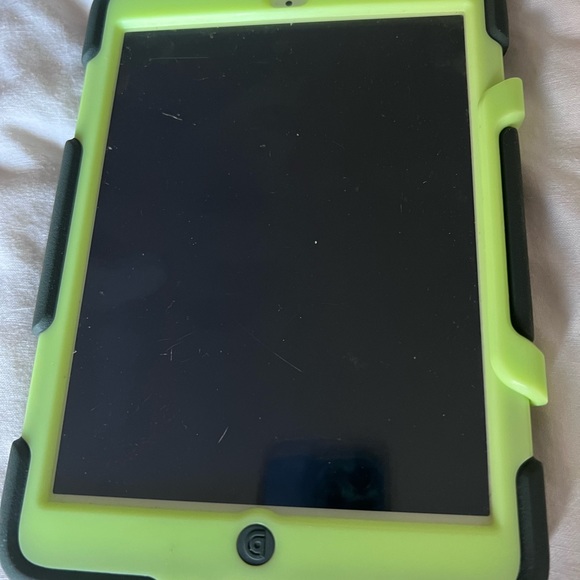 Apple | iPad Mini with Case - Picture 6 of 9